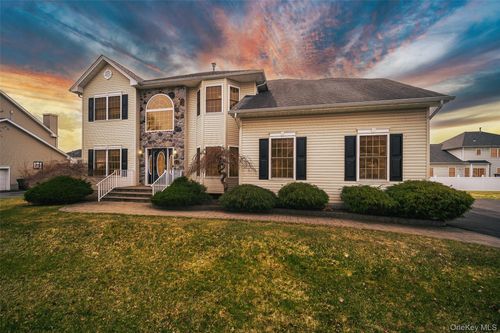 2041 Independence Dr, New Windsor, NY, 12553-4932 | Card Image