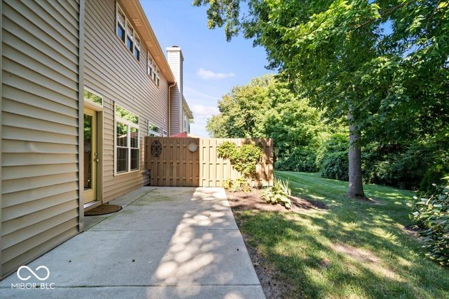 11264 Fonthill Dr, Condo with 2 bedrooms, 3 bathrooms and null parking in Indianapolis IN | Image 24
