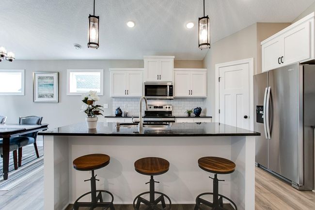 Kitchen center island (pic from a previous model).jpg | Image 4