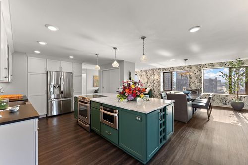 a1502-15 S 1st St, Minneapolis, MN, 55401-1800 | Card Image