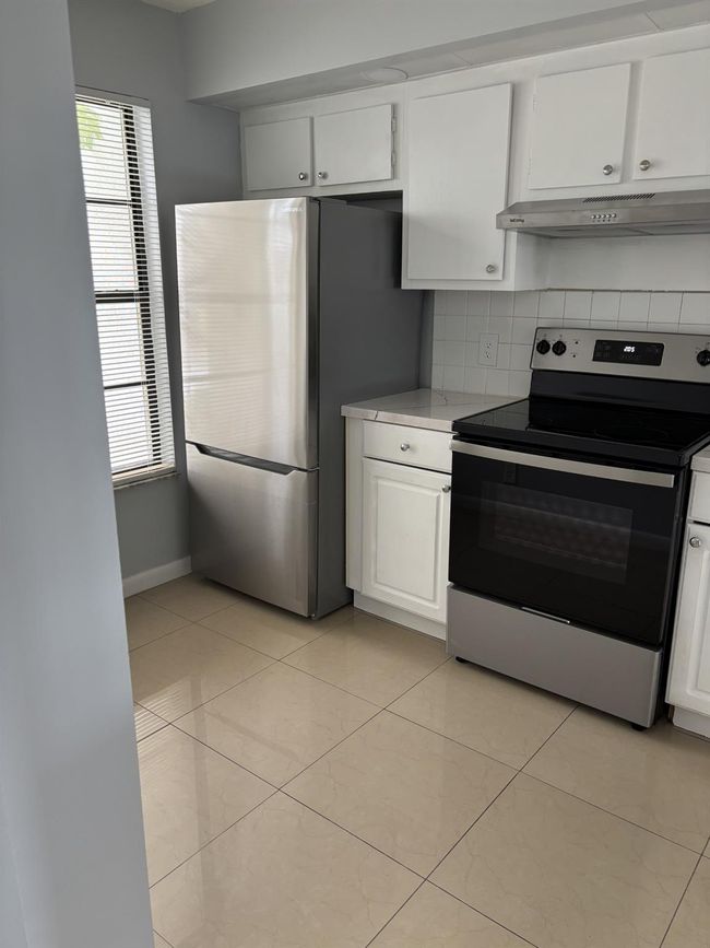 APT-107 - 201 Lake Pointe Dr, Condo with 2 bedrooms, 2 bathrooms and null parking in Oakland Park FL | Image 8