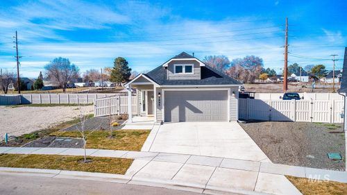 3995 S Quilt Ave, Nampa, ID, 83686-1040 | Card Image