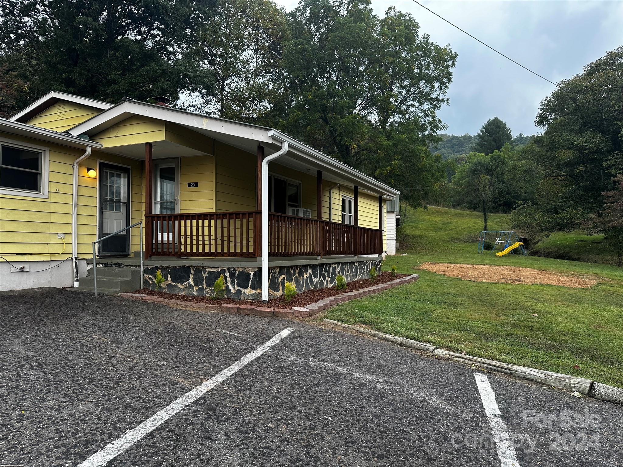Partner Ln, Burnsville, NC 28714