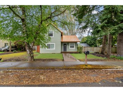 915 Sw Fleishauer Ln, House other with 3 bedrooms, 2 bathrooms and 2 parking in McMinnville OR | Image 2