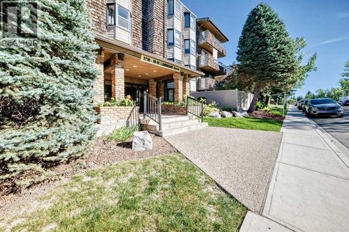 3730 50 St Nw, Calgary, AB, T3A2V9 | Card Image