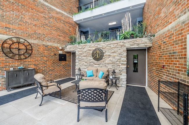 APT-301 - 2 S Atrium Way, Condo with 2 bedrooms, 2 bathrooms and 1 parking in Elmhurst IL | Image 24