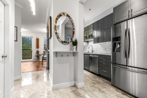 204-815 1st St, New Westminster, BC, V3L2H7 | Card Image