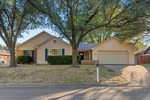 109 Flintrock Rd, Hewitt, TX, 76643-3858 | Card Image