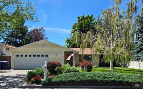447 Crestview Dr, Twin Falls, ID, 83301-3202 | Card Image