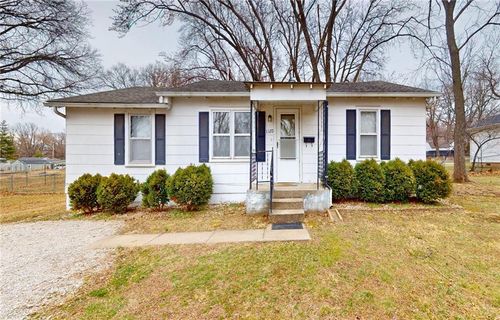 1120 N Adams St, Nevada, MO, 64772-1310 | Card Image