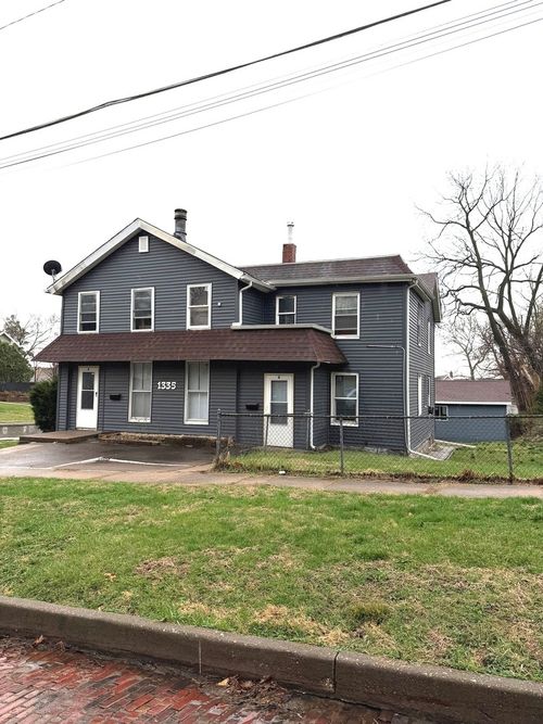 1335 E 9th St, Davenport, IA, 52803-4076 | Card Image
