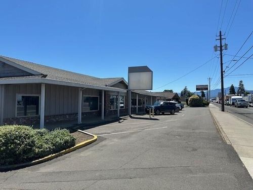 765 S Riverside Ave, Medford, OR, 97501-7837 | Card Image