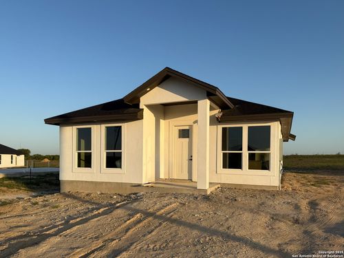136 Camino Verde Ct, La Vernia, TX, 78121-5055 | Card Image
