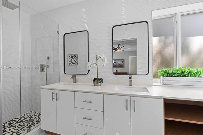 26 Ne 88 Th St, House other with 4 bedrooms, 3 bathrooms and null parking in El Portal FL | Image 13