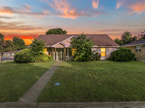 210 S Reagan St, West, TX, 76691-1544 | Card Image