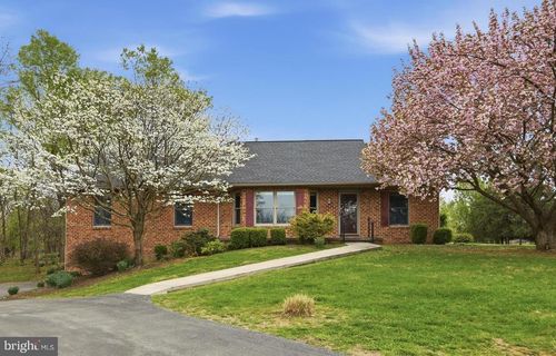 238 Comstock Dr, SHEPHERDSTOWN, WV, 25443-3555 | Card Image