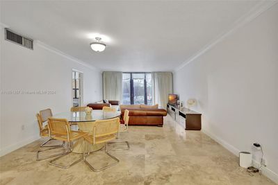 3T - 9801 Collins Ave, Condo with 2 bedrooms, 2 bathrooms and null parking in Bal Harbour FL | Image 3