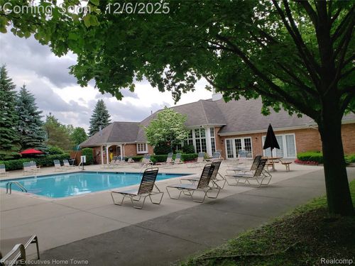 4289 Berkshire Dr, Sterling Heights, MI, 48314-1215 | Card Image