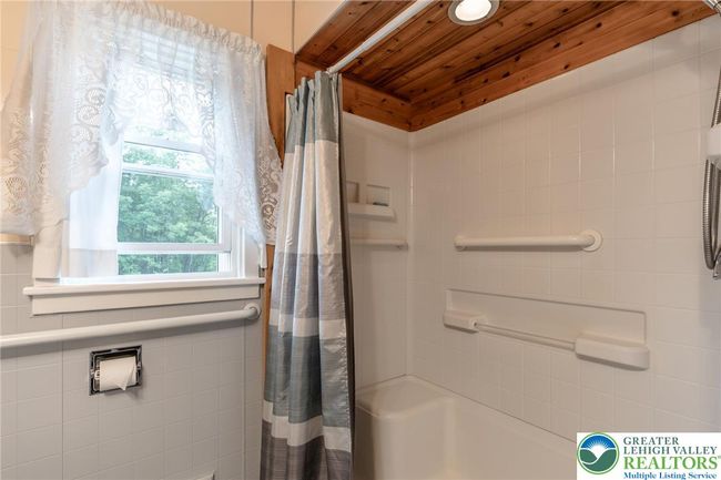 Full Bathroom | Image 36
