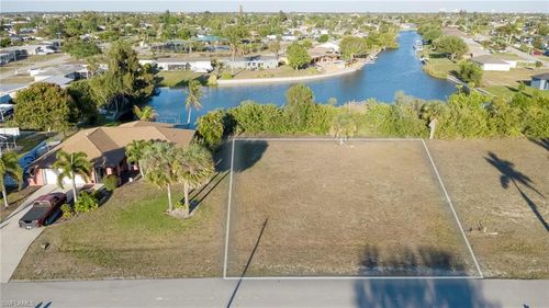 229 Ne 10th Pl, Cape Coral, FL, 33909-2672 | Card Image
