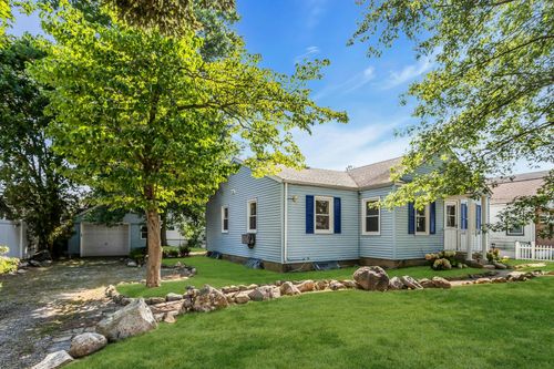 132 Gordon Ave, Westbury, NY, 11590-4120 | Card Image