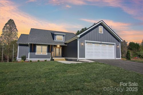 35 Haywood Park Dr, Hendersonville, NC, 28791 | Card Image