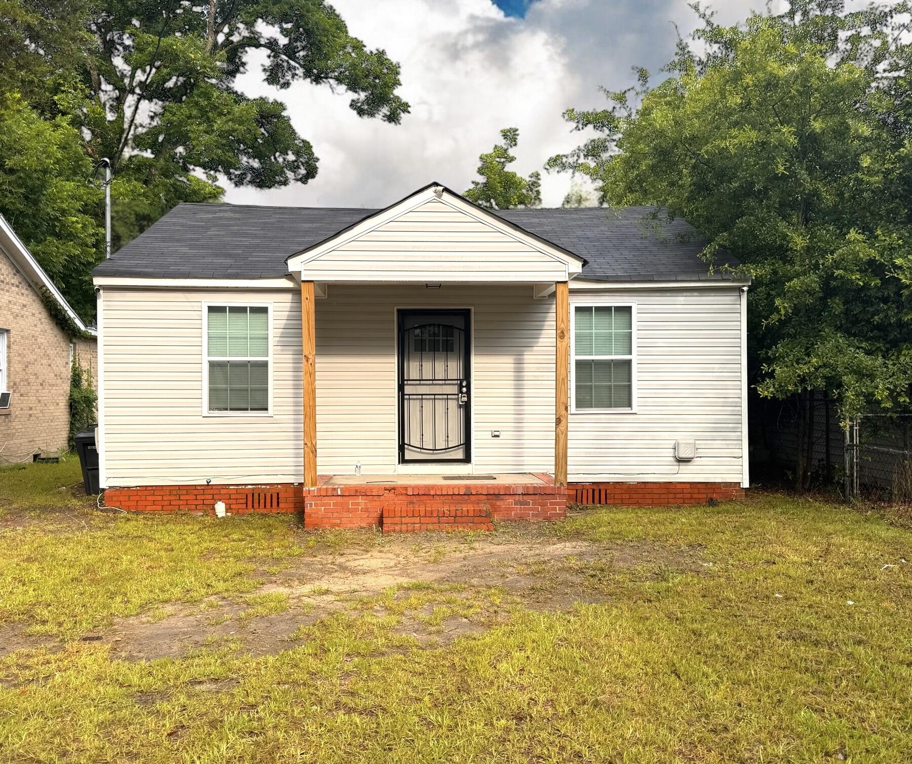 1644 Douglas Street, For Sale in Augusta Zoocasa