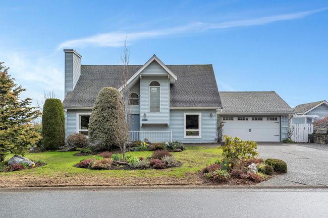 2282 Mountain Drive, House other with 3 bedrooms, 2 bathrooms and 6 parking in Abbotsford BC | Image 1