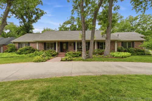 5634 Delaware Ave, Tulsa, OK, 74105-7326 | Card Image