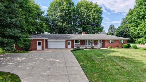 621 Hickory Dr Sw, Sugarcreek, OH, 44681-9108 | Card Image