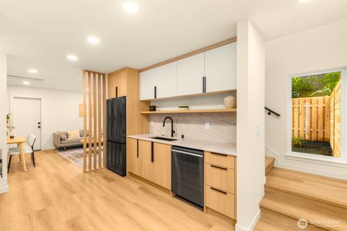 14035 Densmore Ave N, Seattle, WA, 98133-7131 | Card Image