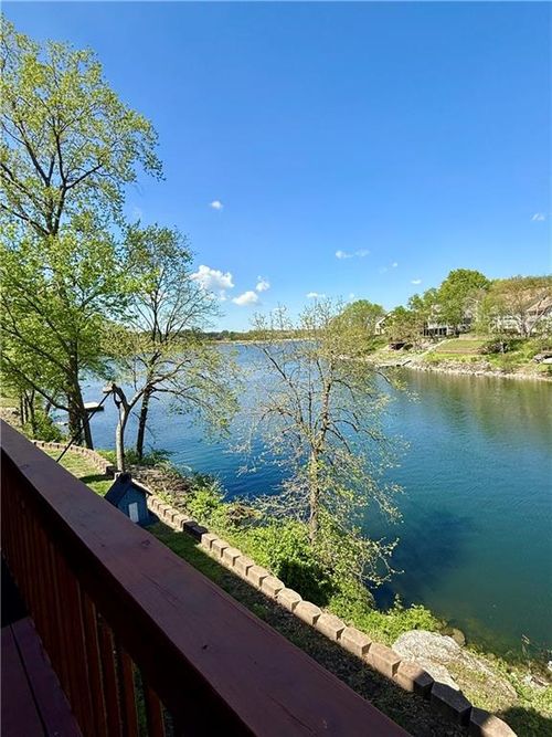 232 Ne Bayview Dr, Lee's Summit, MO, 64064-1541 | Card Image