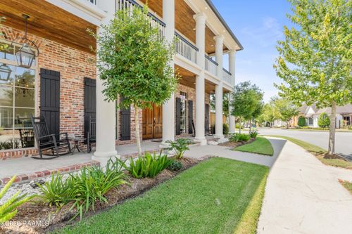 805 Waterview Rd, Youngsville, LA, 70592-6632 | Card Image