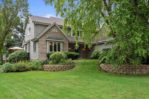 W274N486 Hilltop Drive, Pewaukee, WI, 53188 | Card Image