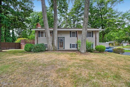 18 Karista Spring Dr, Saratoga Springs, NY, 12866-8801 | Card Image