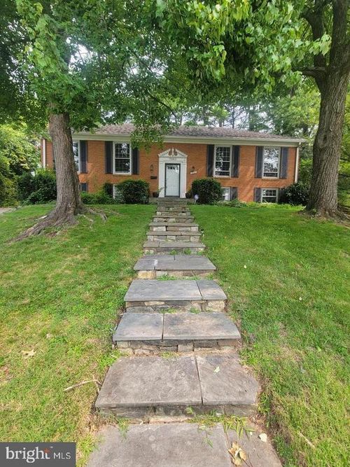 7063 Wolftree Ln, ROCKVILLE, MD, 20852-4354 | Card Image