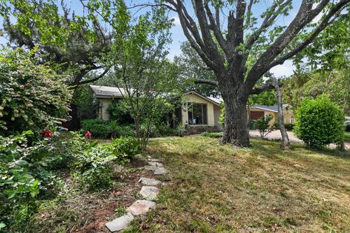 915 Oak Cliff Dr, Grapevine, TX, 76051-5044 | Card Image