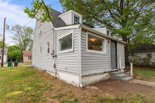 View of side of home with a lawn and entry steps | Image 27