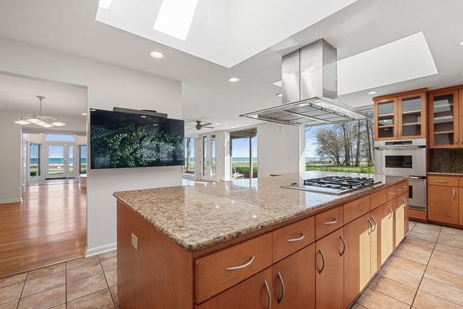 7515 N Beach Drive, House other with 4 bedrooms, 4 bathrooms and null parking in Fox Point WI | Image 15