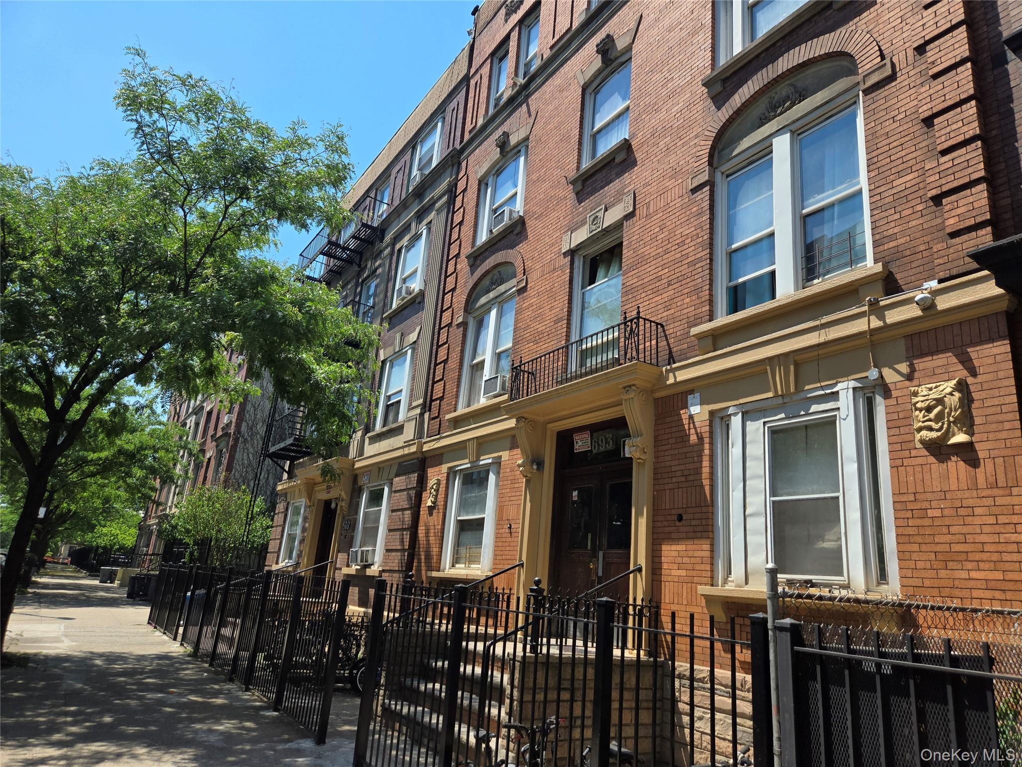 Commercial Sale in New York 3