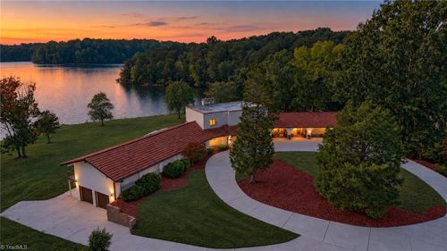 1900 La Vista Dr, High Point, NC, 27265-9685 | Card Image