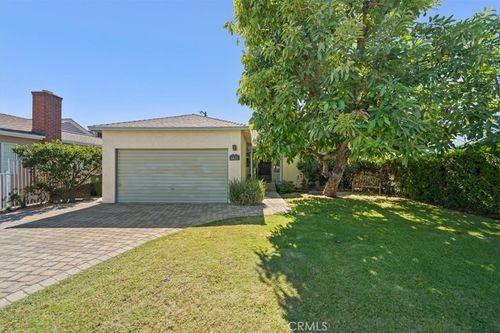 6631 Densmore Ave, Lake Balboa, CA, 91406-6027 | Card Image