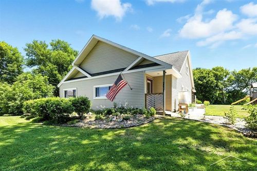 2515 11 Mile Rd, Auburn, MI, 48611-9713 | Card Image