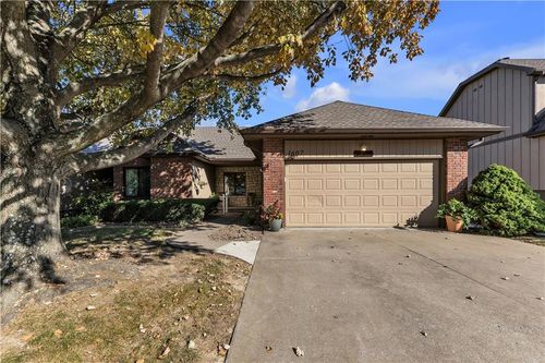 1607 Buckingham St, Saint Joseph, MO, 64506-3633 | Card Image