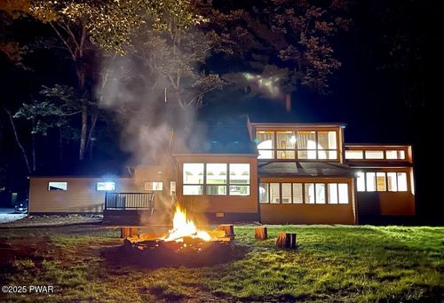 560 Route 739, Hawley, PA, 18428-6019 | Card Image