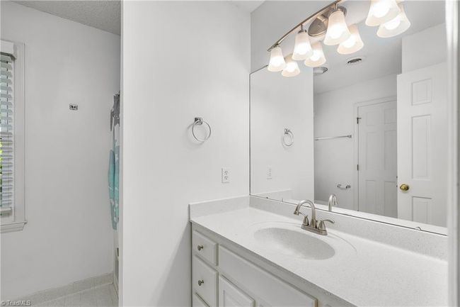 Primary Bathroom | Image 27