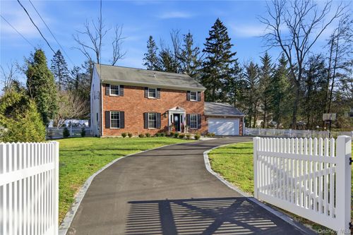 131 Turkey Ln, Cold Spring Harbor, NY, 11724-1712 | Card Image