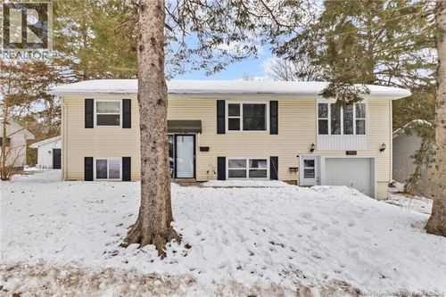 100 Charing Cres, Fredericton, NB, E3B4R7 | Card Image