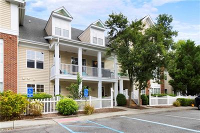 202 - 7231 Newport Avenue, Home with 3 bedrooms, 2 bathrooms and null parking in Norfolk VA | Image 2