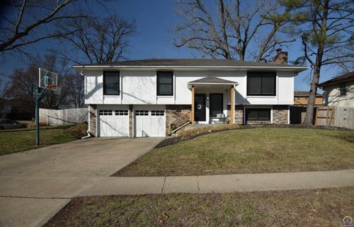 2809 Sw Ashworth Pl, Topeka, KS, 66614-2509 | Card Image